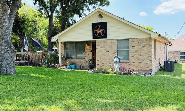 301 E Mimosa Street, Crandall, TX 75114