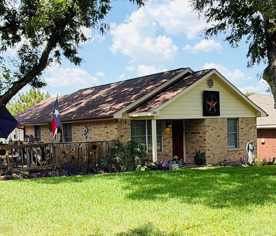301 E Mimosa Street, Crandall, TX 75114