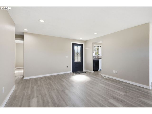 34121 EL MANOR Ave, Eugene, OR 97405