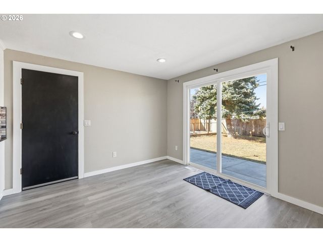 34121 EL MANOR Ave, Eugene, OR 97405