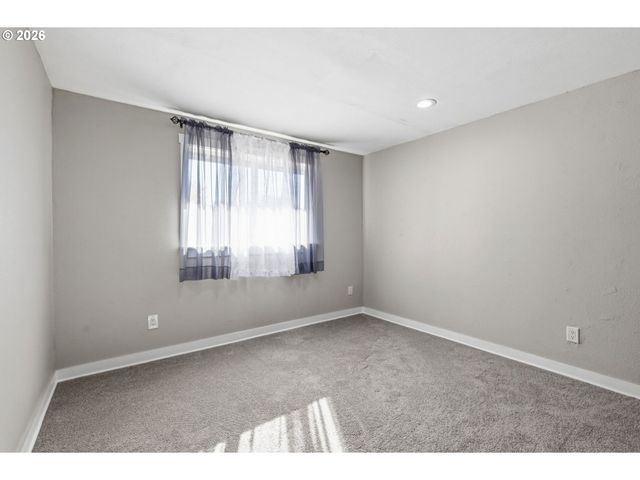 34121 EL MANOR Ave, Eugene, OR 97405