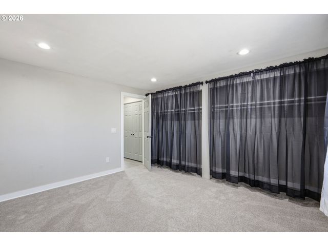 34121 EL MANOR Ave, Eugene, OR 97405