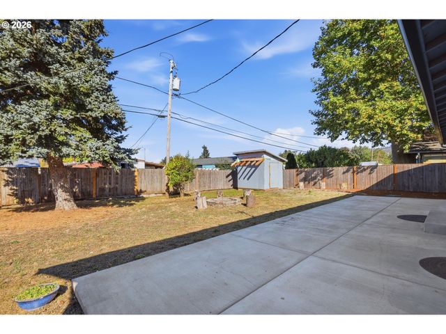 34121 EL MANOR Ave, Eugene, OR 97405