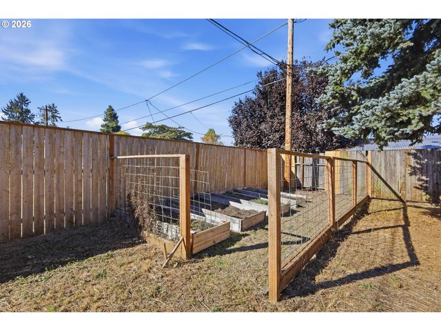 34121 EL MANOR Ave, Eugene, OR 97405