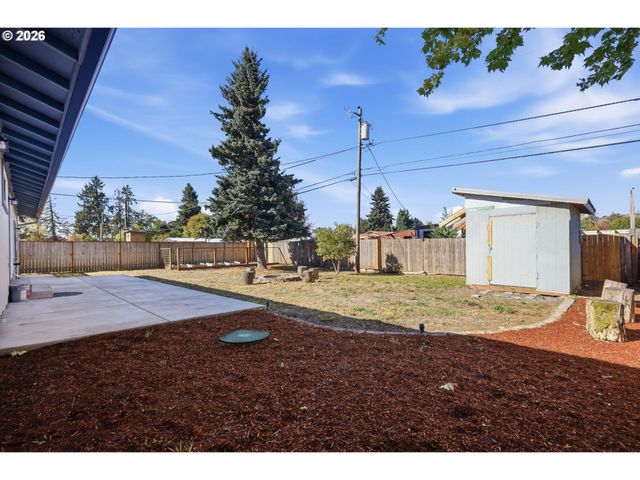 34121 EL MANOR Ave, Eugene, OR 97405