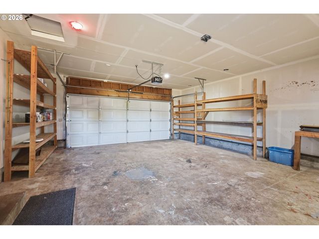 34121 EL MANOR Ave, Eugene, OR 97405
