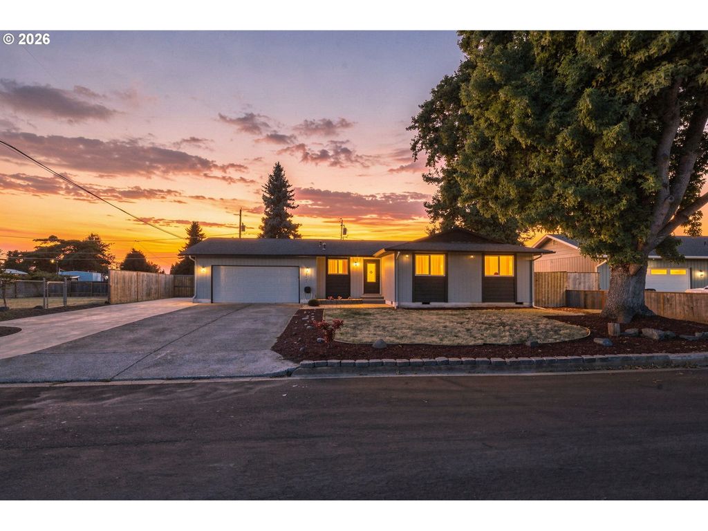 34121 EL MANOR Ave, Eugene, OR 97405