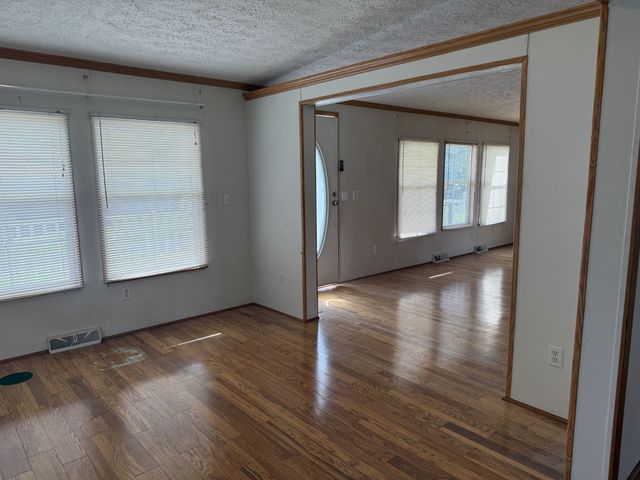 104 College St, S, Cowan, TN 37318