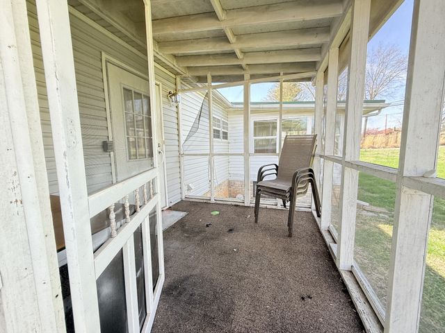 104 College St, S, Cowan, TN 37318