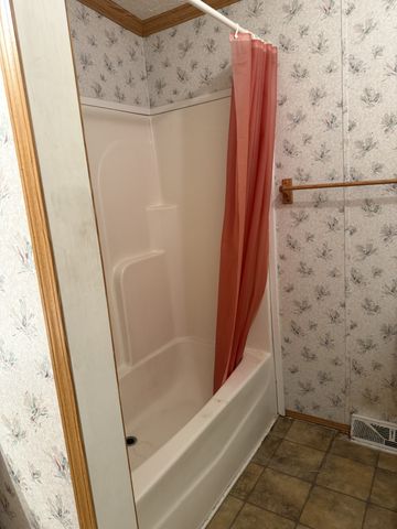 104 College St, S, Cowan, TN 37318