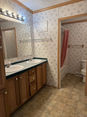 104 College St, S, Cowan, TN 37318