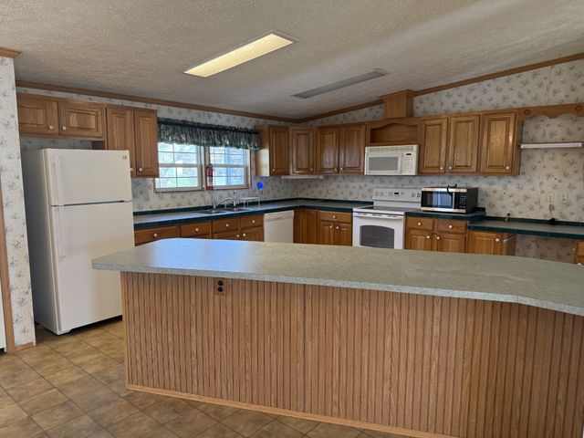 104 College St, S, Cowan, TN 37318