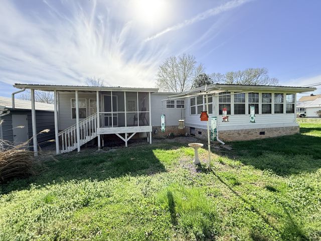 104 College St, S, Cowan, TN 37318