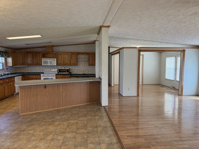 104 College St, S, Cowan, TN 37318