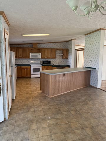 104 College St, S, Cowan, TN 37318