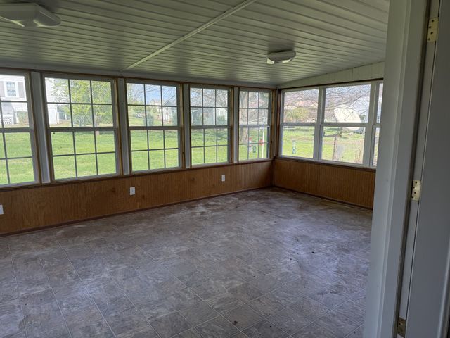 104 College St, S, Cowan, TN 37318