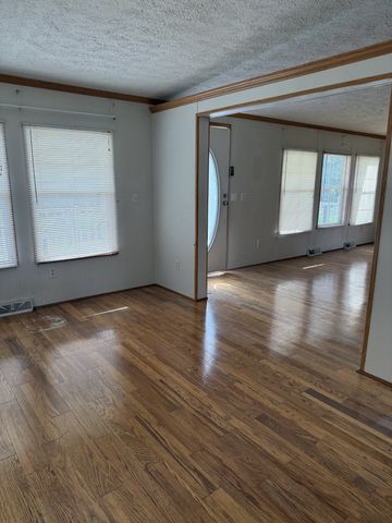 104 College St, S, Cowan, TN 37318