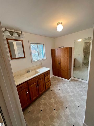 526 Hannah Avenue, Alma, MI 48801