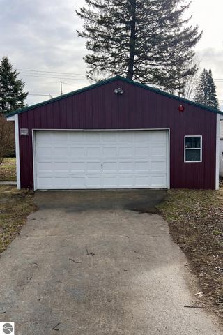 526 Hannah Avenue, Alma, MI 48801