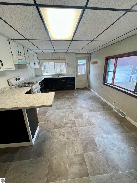 Image 4 of property listing at 526 Hannah Avenue, Alma, MI 48801