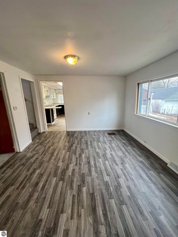 Image 5 of property listing at 526 Hannah Avenue, Alma, MI 48801