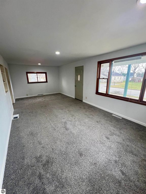 Image 9 of property listing at 526 Hannah Avenue, Alma, MI 48801