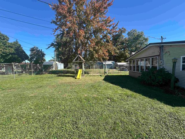 540 NE F Street, Linton, IN 47441