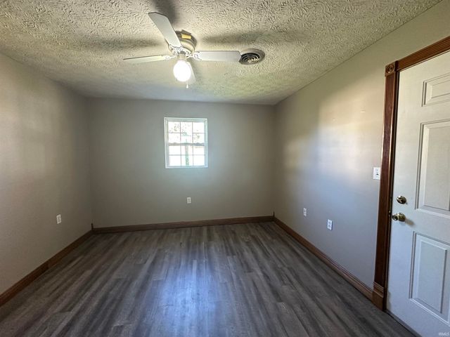 540 NE F Street, Linton, IN 47441