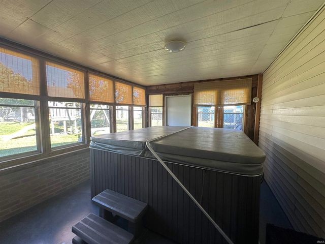 540 NE F Street, Linton, IN 47441