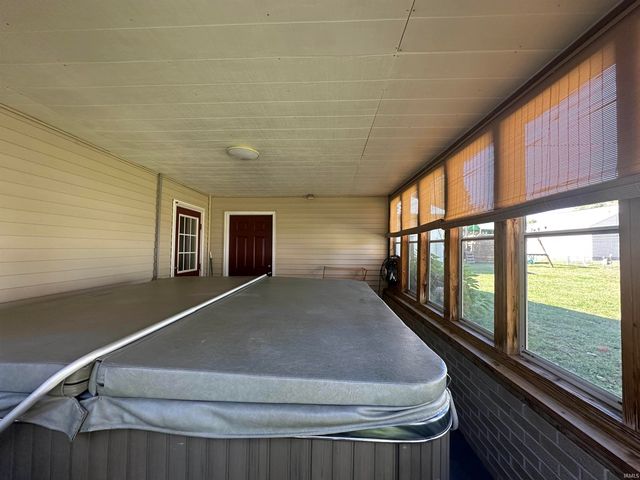 540 NE F Street, Linton, IN 47441