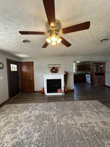 540 NE F Street, Linton, IN 47441