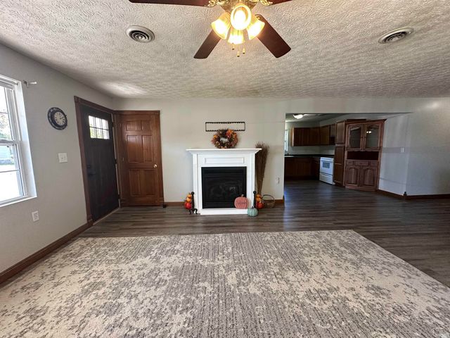 540 NE F Street, Linton, IN 47441