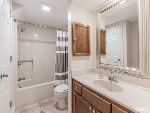 5611 Maple Lane, Newburgh, IN 47630