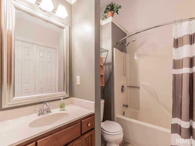 5611 Maple Lane, Newburgh, IN 47630