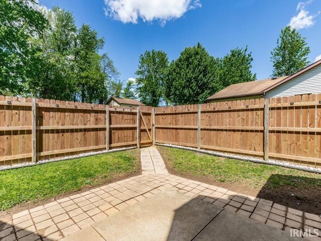 5611 Maple Lane, Newburgh, IN 47630