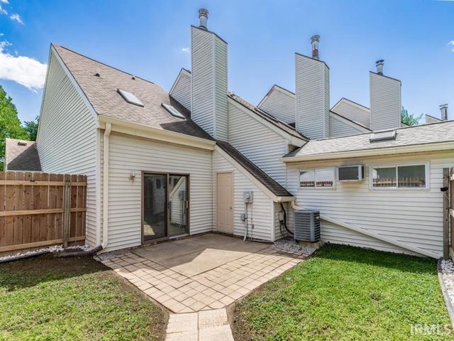 5611 Maple Lane, Newburgh, IN 47630