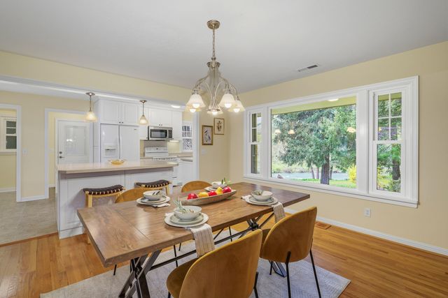 5270 Rogue River Highway, Grants Pass, OR 97527