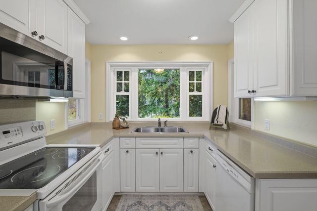 5270 Rogue River Highway, Grants Pass, OR 97527