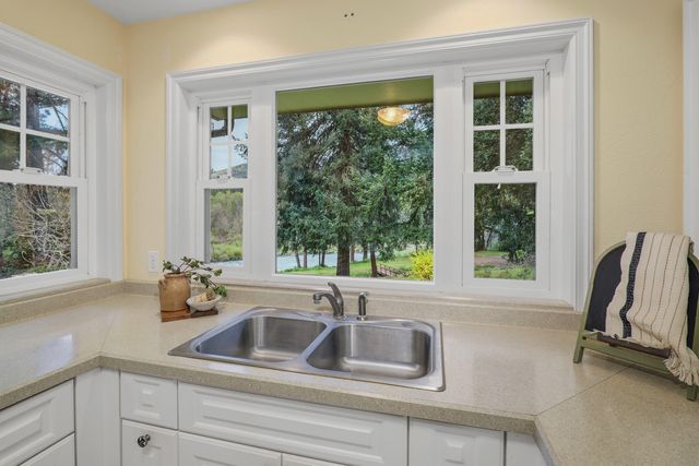 5270 Rogue River Highway, Grants Pass, OR 97527