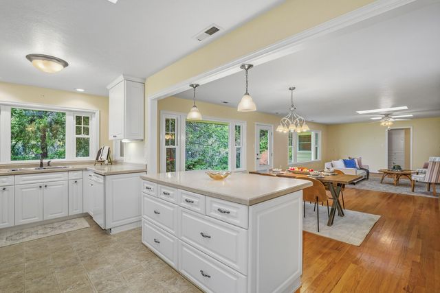 5270 Rogue River Highway, Grants Pass, OR 97527