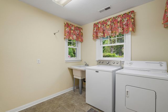 5270 Rogue River Highway, Grants Pass, OR 97527