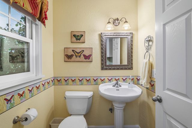 5270 Rogue River Highway, Grants Pass, OR 97527