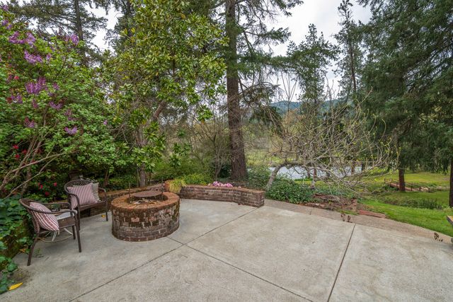 5270 Rogue River Highway, Grants Pass, OR 97527