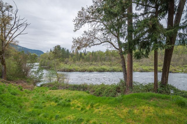 5270 Rogue River Highway, Grants Pass, OR 97527