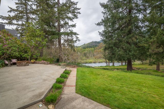 5270 Rogue River Highway, Grants Pass, OR 97527