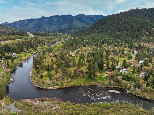 5270 Rogue River Highway, Grants Pass, OR 97527