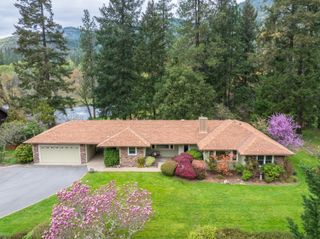 5270 Rogue River Highway, Grants Pass, OR 97527