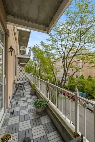 208 Shearwater Ct 32, Jersey City, NJ 07305