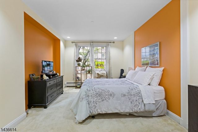 208 Shearwater Ct 32, Jersey City, NJ 07305