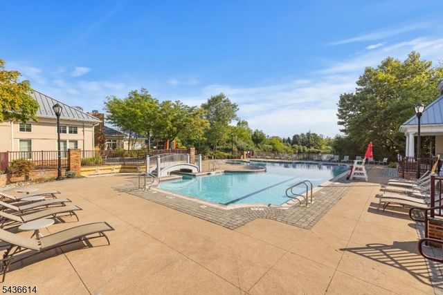 208 Shearwater Ct 32, Jersey City, NJ 07305
